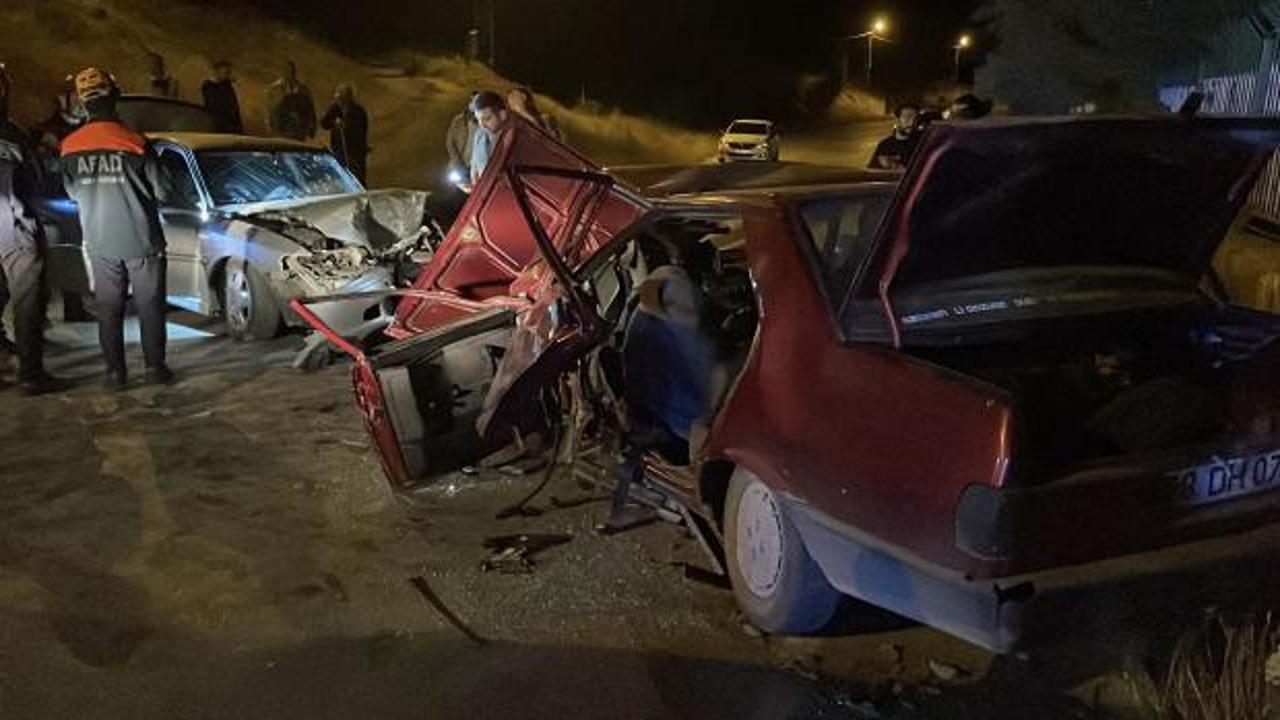 Sivas'ta iki otomobilin karıştığı trafik kazası sonrası olay yeri
