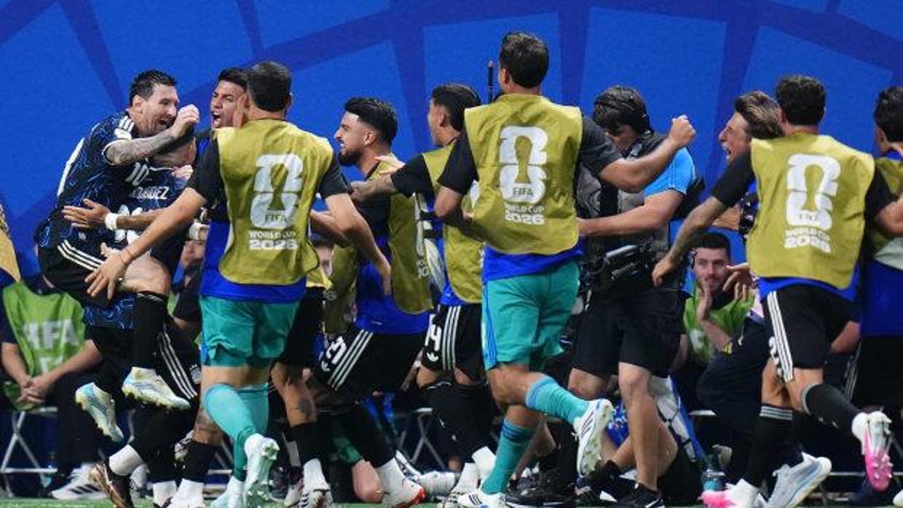 Arjantinli futbolcuların sevinç anı