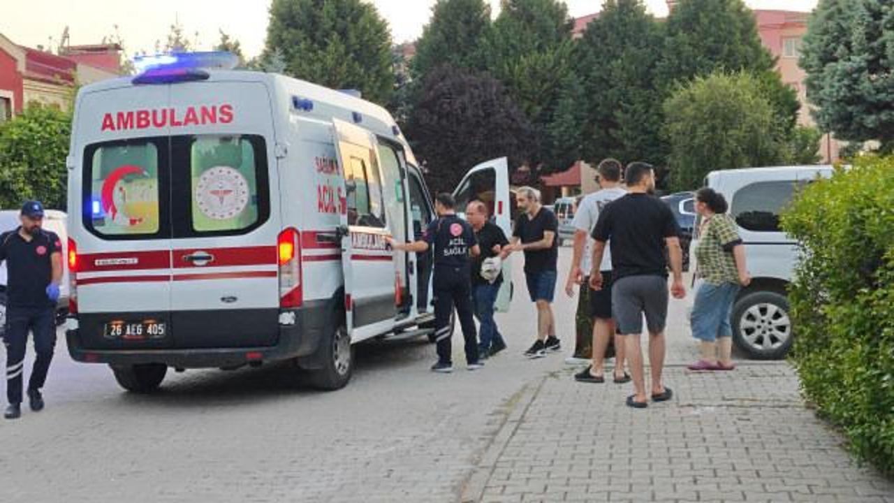 Tartıştığı babasını bı&ccedil;akla yaraladı
