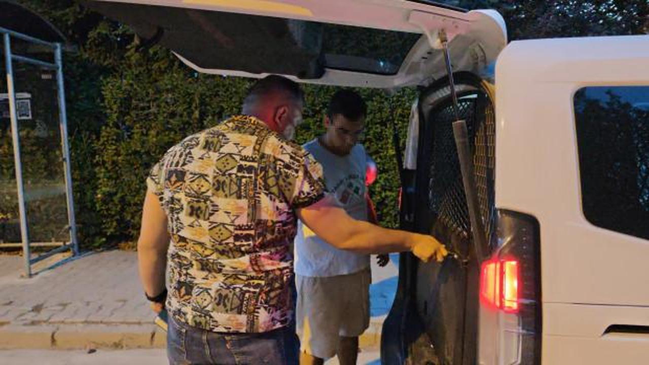 Eskişehir'de baba oğul kavgası sonrası polis ve sağlık ekiplerinin olay yerindeki incelemeleri.