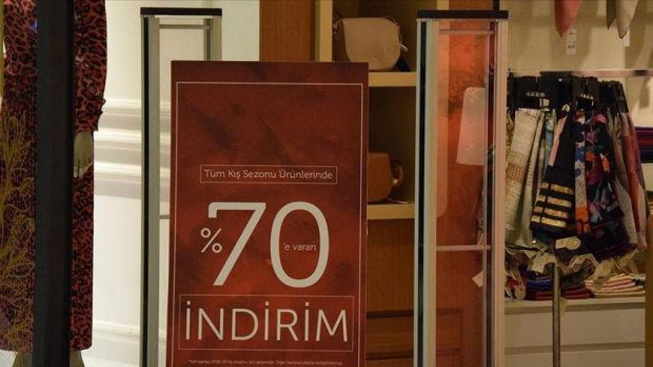 Ticaret Bakanlığı yetkililerinin indirimli satış reklamlarını denetlemesi