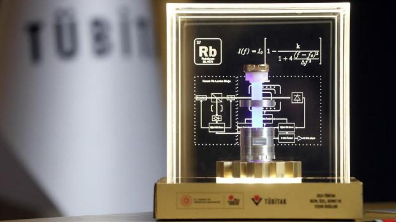 T&uuml;rkiye'nin yerli atomik saati uzaya fırlatıldı