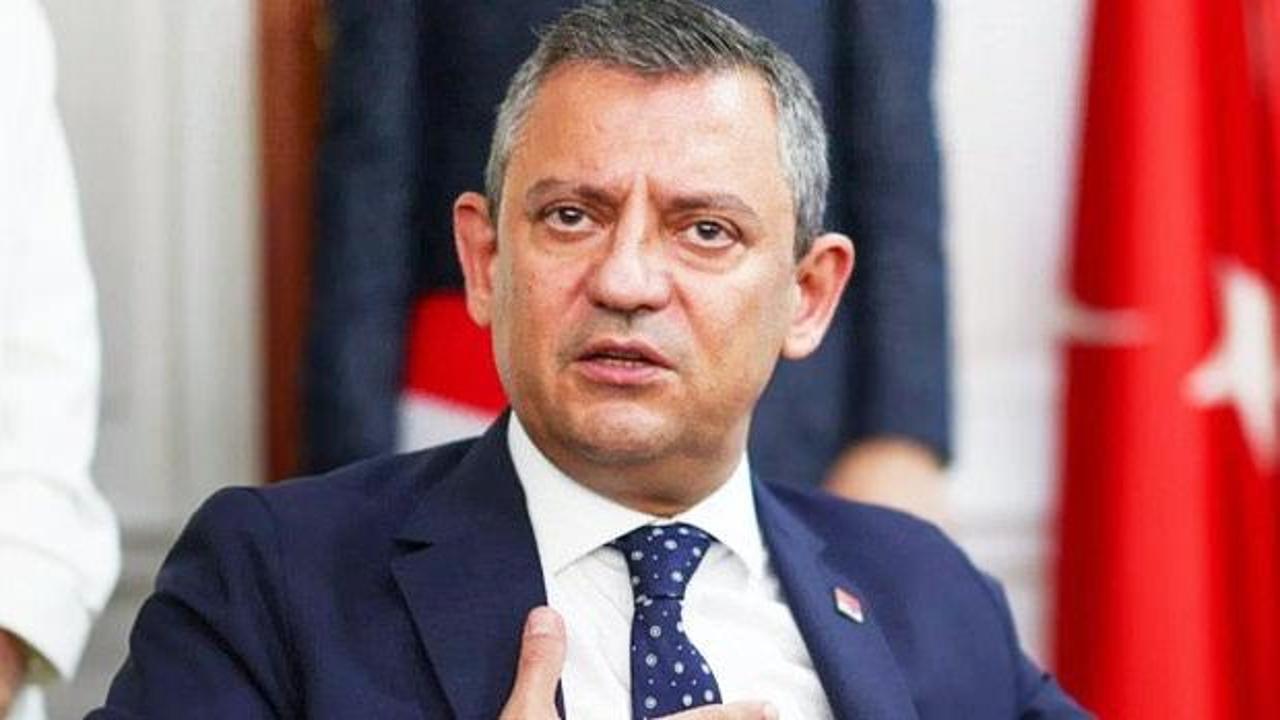 Özgür Özel'in yeni parti kurma hazırlıklarına dair haber görseli.