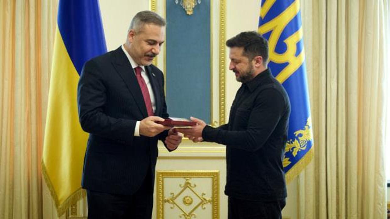Ukrayna'dan T&uuml;rkiye'ye 'olağan&uuml;st&uuml;' &ouml;d&uuml;l! Zelenskiy, Bakan Fidan'a tevcih etti