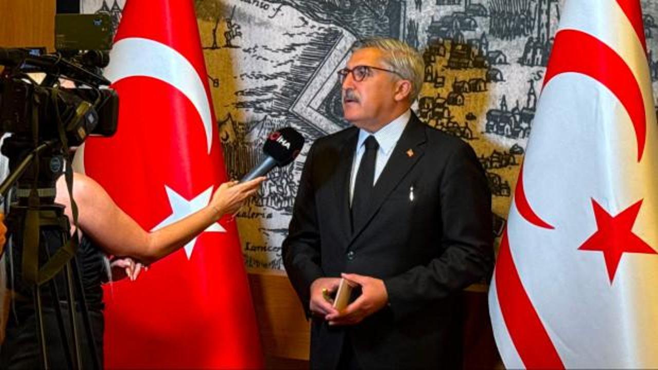 AK Parti Genel Başkan Yardımcısı Hüseyin Yayman açıklama yaparken