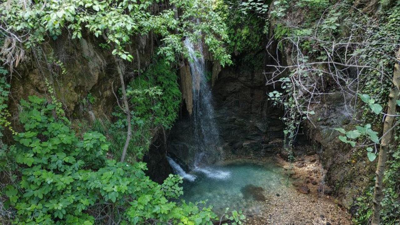 Mersin'in Erdemli ilçesinde bulunan Koramsalı Şelalesi'nin doğal güzelliği.