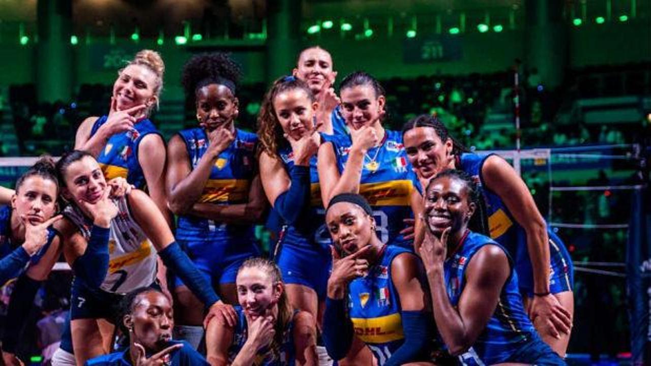 İtalya Kadın Milli Voleybol Takımı oyuncuları sevinirken