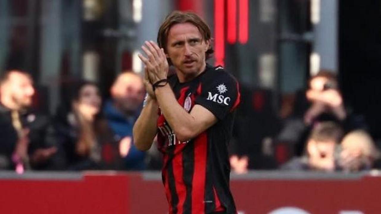 Luka Modric Milan formasıyla sahada