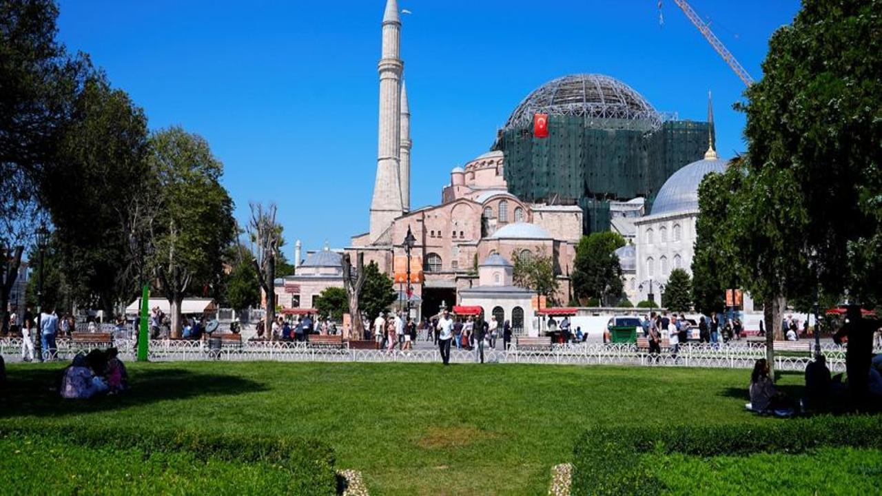 Ayasofya-i Kebir Cami-i Şerifi'nin genel görünümü