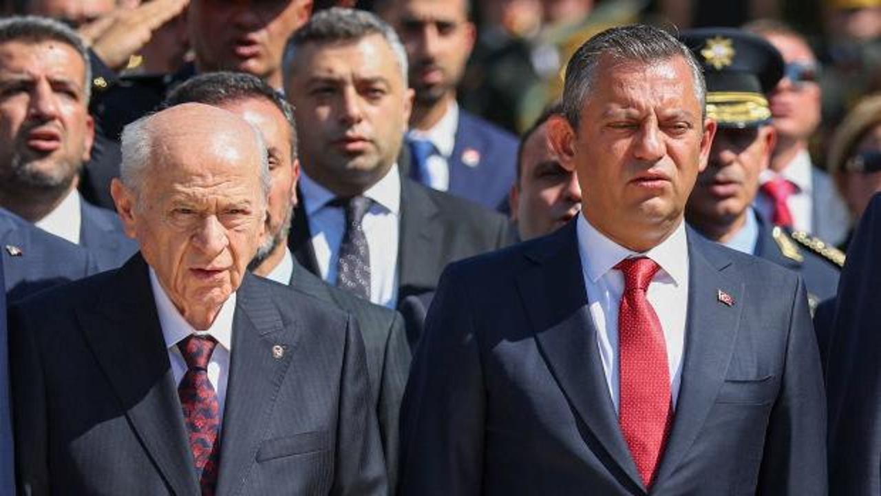 CHP Grup Başkanvekili Murat Emir açıklama yaparken