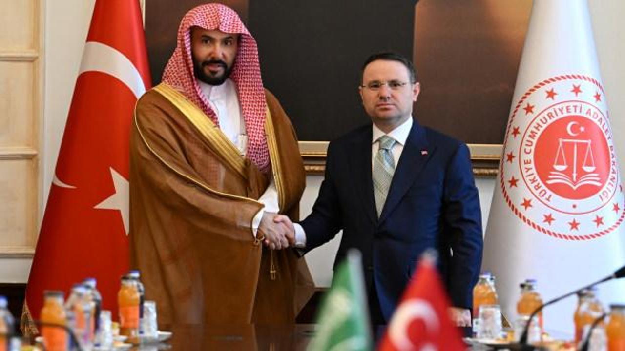 Adalet Bakanı Yılmaz Tunç ve Suudi Arabistan Adalet Bakanı Dr. Abdullah bin Muhammed bin İbrahim Al Smani'nin görüşmesinden bir kare.