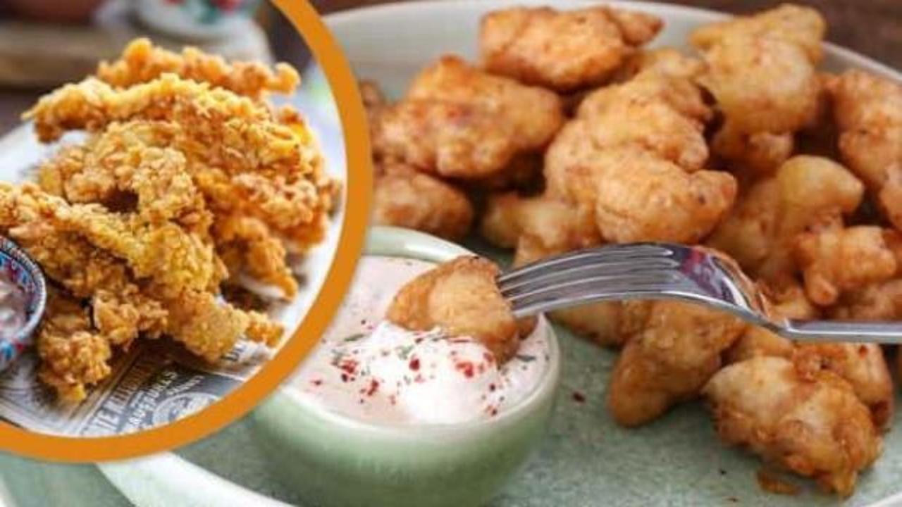 Hazırlanmış çıtır tempura tavuk parçaları servis tabağında.
