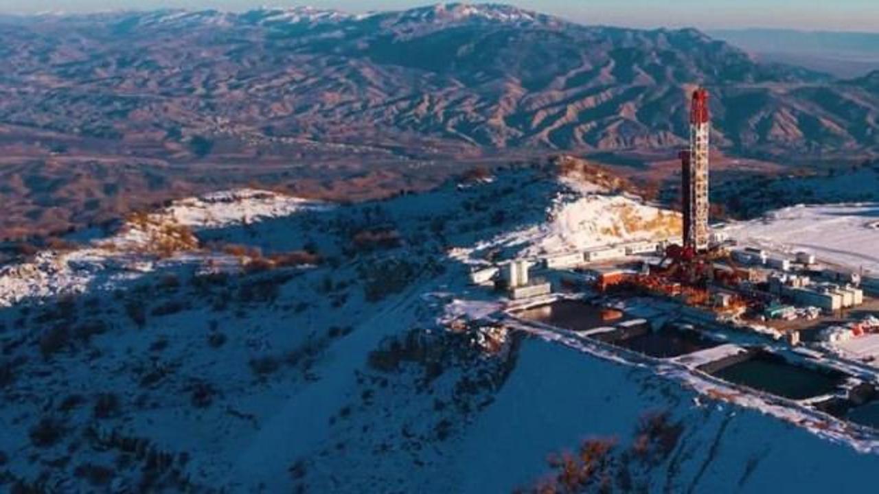 Gabar'da bulunan petrol kuyularından birinin görüntüsü.