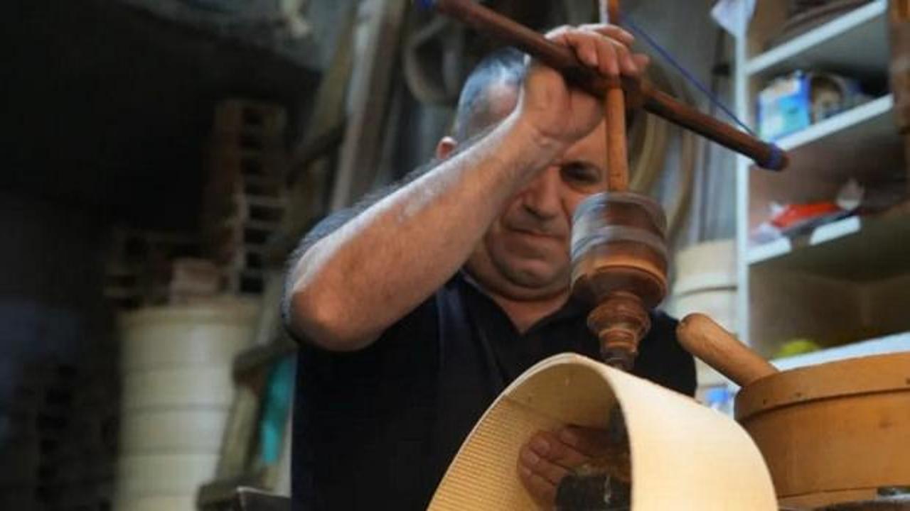 Gaziantep'te elek yapan ustanın detaylı çekimi.