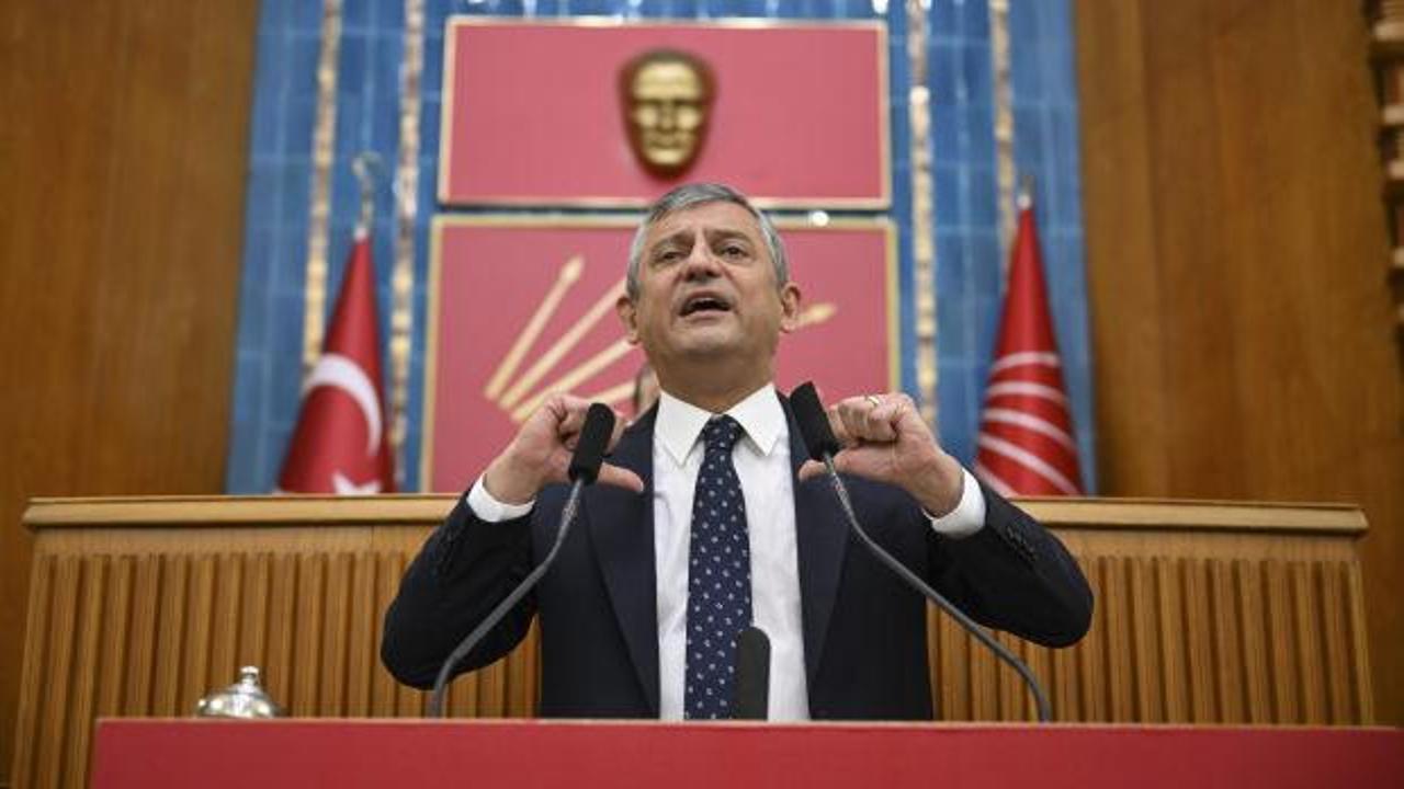 Özgür Özel'in yeni parti kurma hazırlıkları kapsamında milletvekilleriyle bir araya geldiği toplantıdan bir kare.