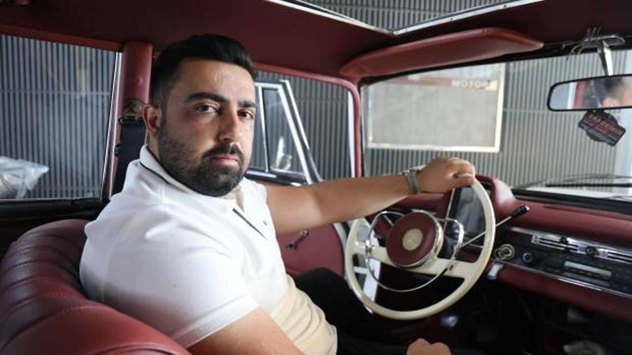 Elazığ'da 200 bin TL harcanarak restore edilen 1967 model klasik Mercedes otomobilin garajda muhafaza edildiği an.