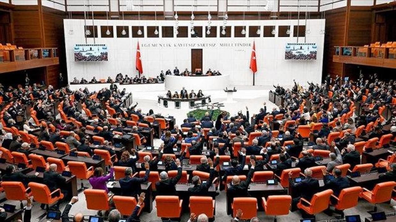 En d&uuml;ş&uuml;k emekli aylığı ile ilgili yeni gelişme! 6 madde daha kabul edildi