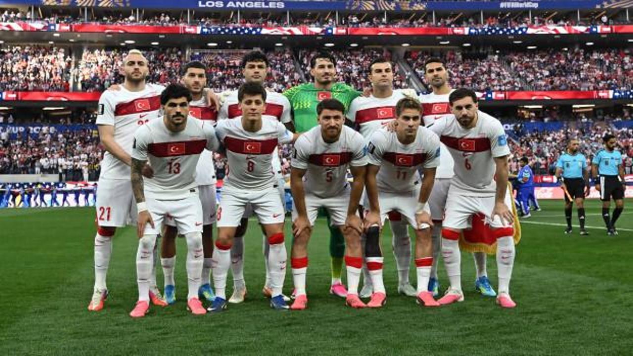 FIFA dünya sıralamasında Türkiye'nin 5 basamak gerilediğini gösteren grafik veya temsili görsel.