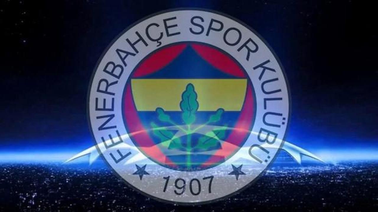 Fenerbahçe teknik direktörü İsmail Kartal'ın oyunculara talimat verdiği an.