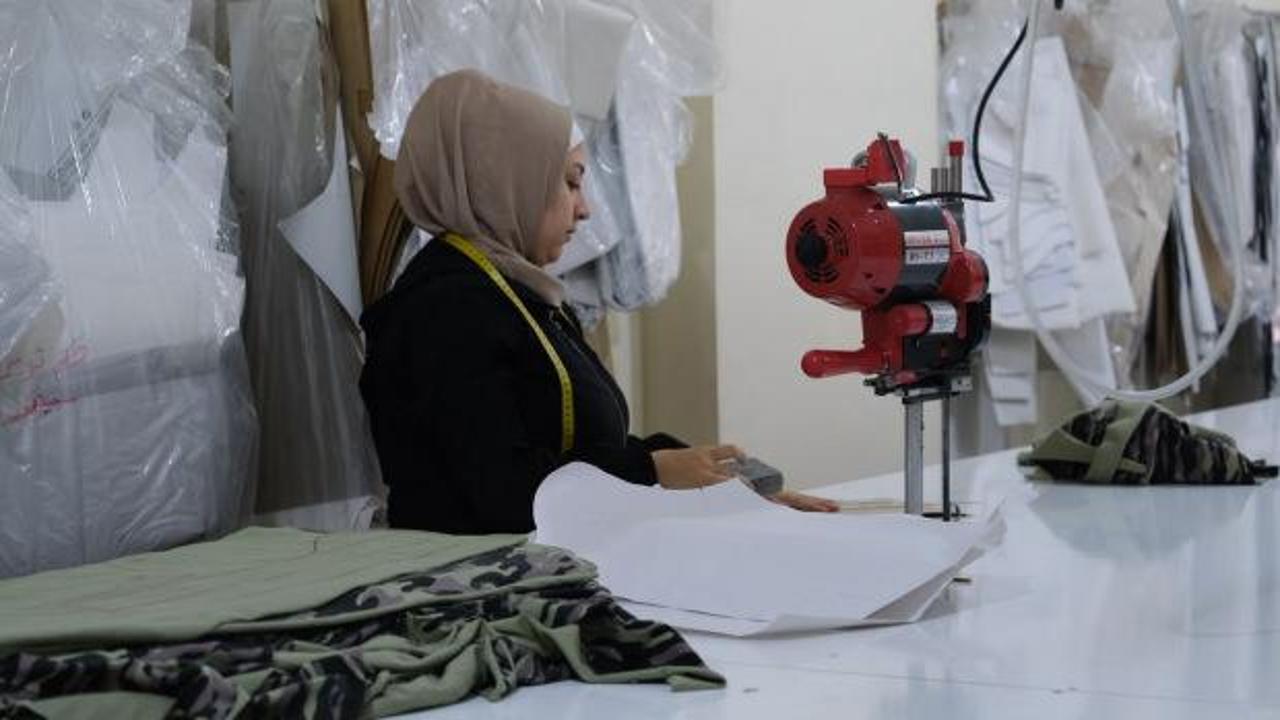 İHH'nın Suriye'deki terzilik at&ouml;lyesinde 32 kadın istihdam ediliyor