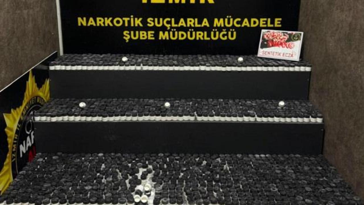 İzmir'de polis ekipleri tarafından ele geçirilen uyuşturucu ham maddesi.