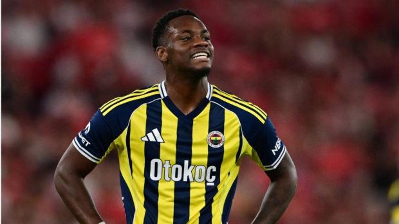 Jhon Duran Benfica formasıyla