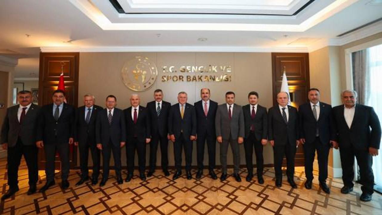 Gençlik ve Spor Bakanı Osman Aşkın Bak'ın Konya heyeti ile toplantısı
