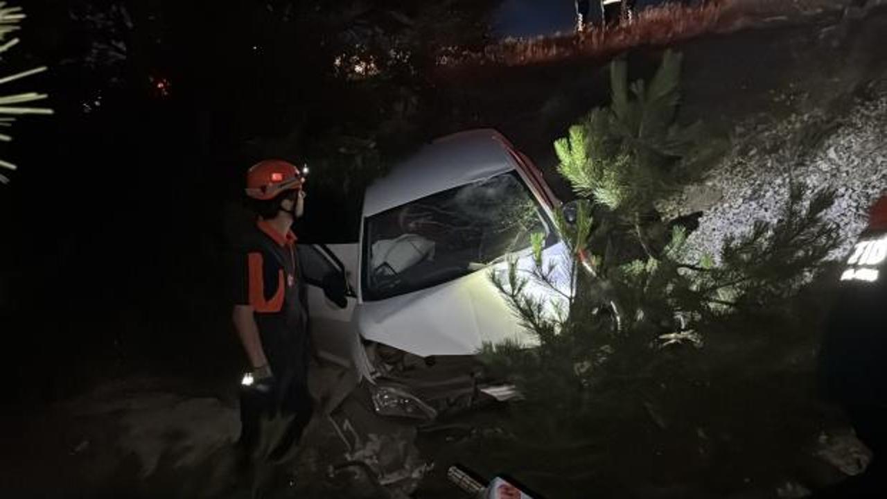 K&uuml;tahya'da otomobil ile motosiklet &ccedil;arpıştı, 5 kişi yaralandı