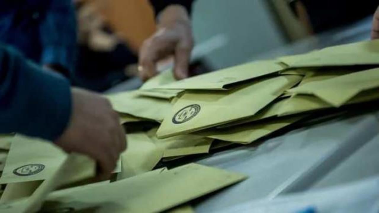 Özgür Özel'in yeni parti kurma ihtimaline yönelik seçmen eğilimlerini gösteren bir grafik veya görsel.