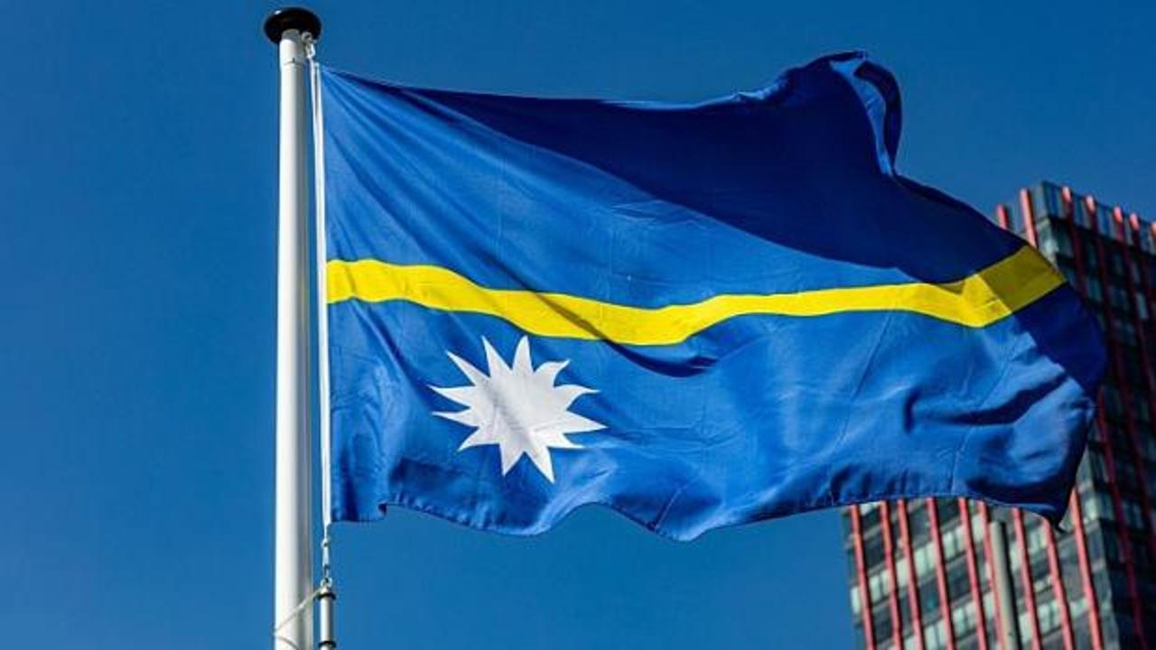 İsrail Dışişleri Bakanı Gideon Saar'ın Kudüs'te Nauru büyükelçiliğinin açılacağına dair duyurusunu içeren bir görsel.