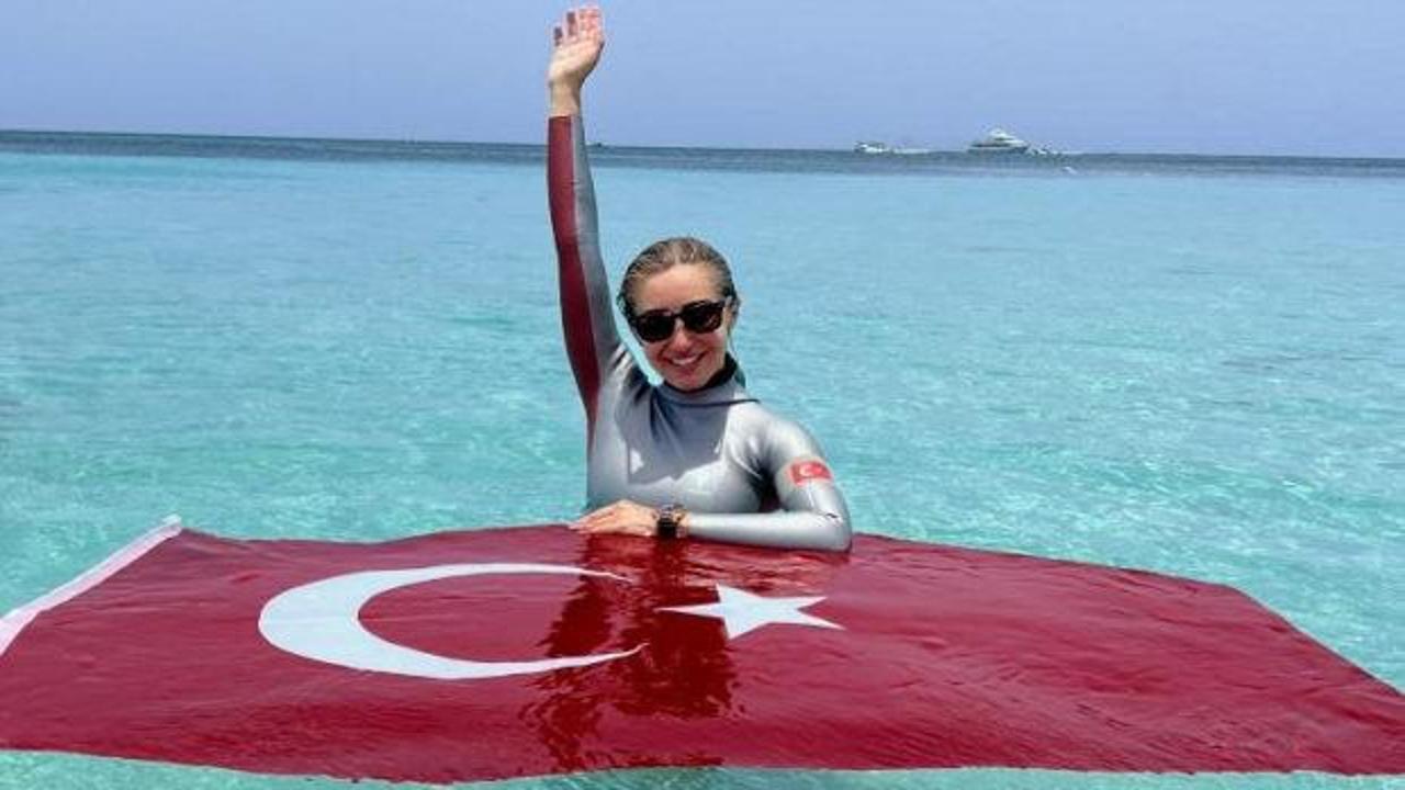 Şahika Ercümen serbest dalış şampiyonasında madalya kazanıyor