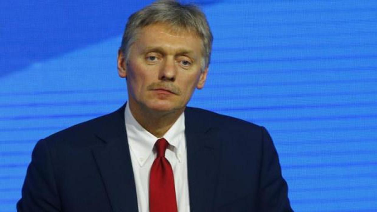 Kremlin Sözcüsü Dmitriy Peskov konuşma yaparken