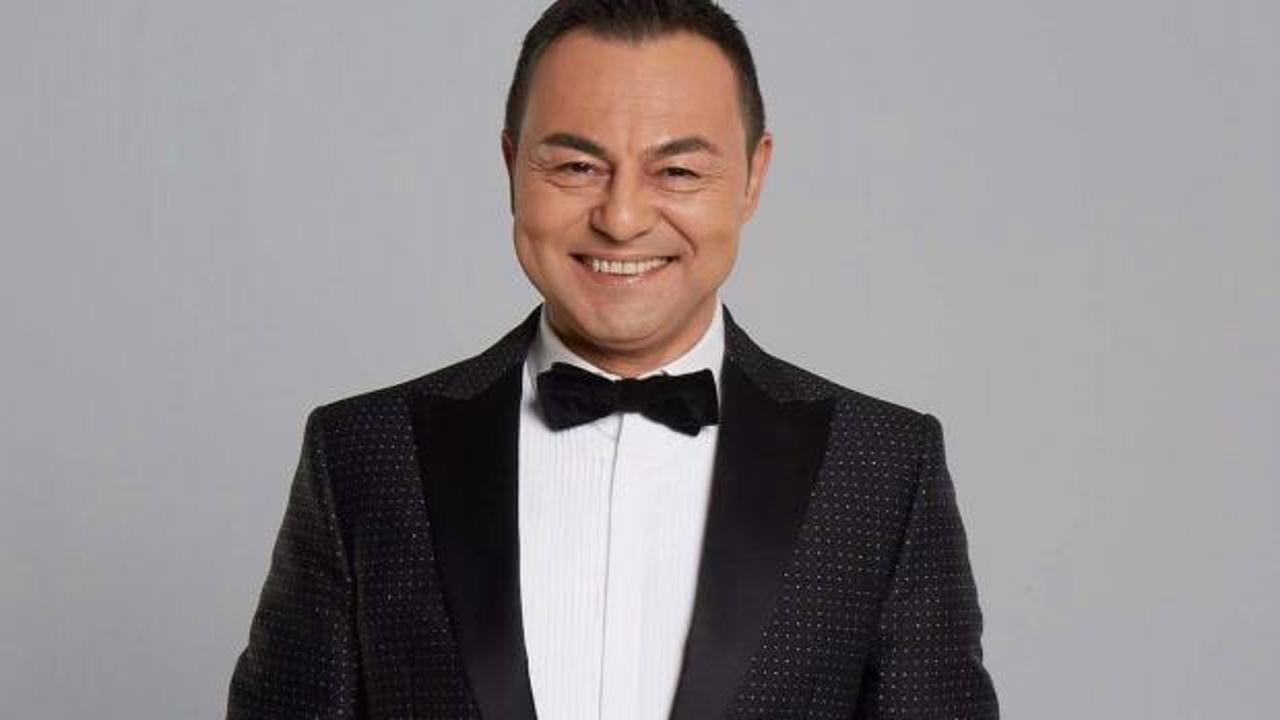 Serdar Ortaç yeni klibinin çekimlerinde basın mensuplarına açıklama yaparken görüntülendi.