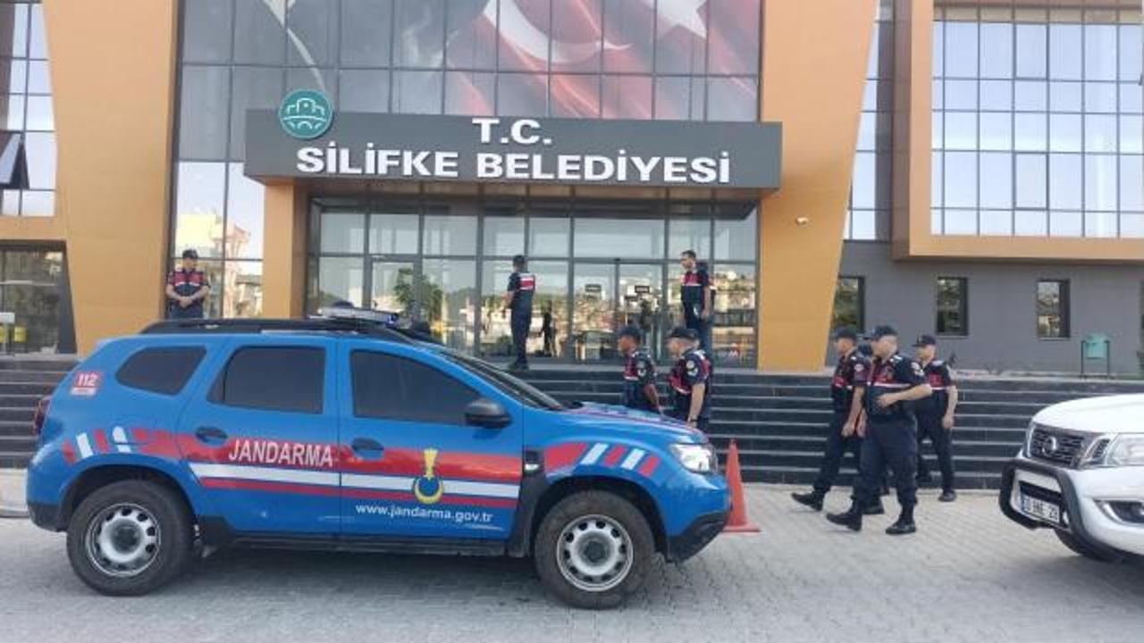 Silifke Belediyesine y&ouml;nelik soruşturmada CHP'li meclis &uuml;yesi tutuklandı