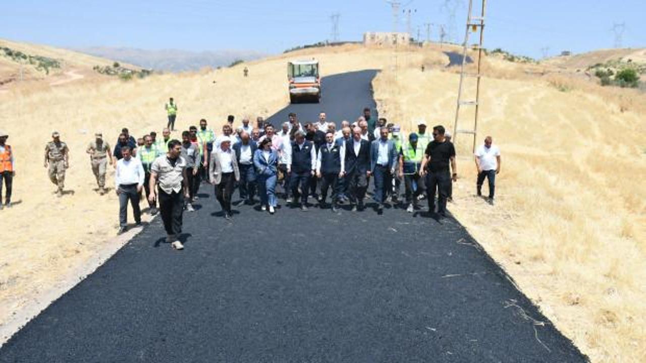 Şırnak'ta 150 kilometrelik k&ouml;y yolu asfaltlama seferberliği başladı