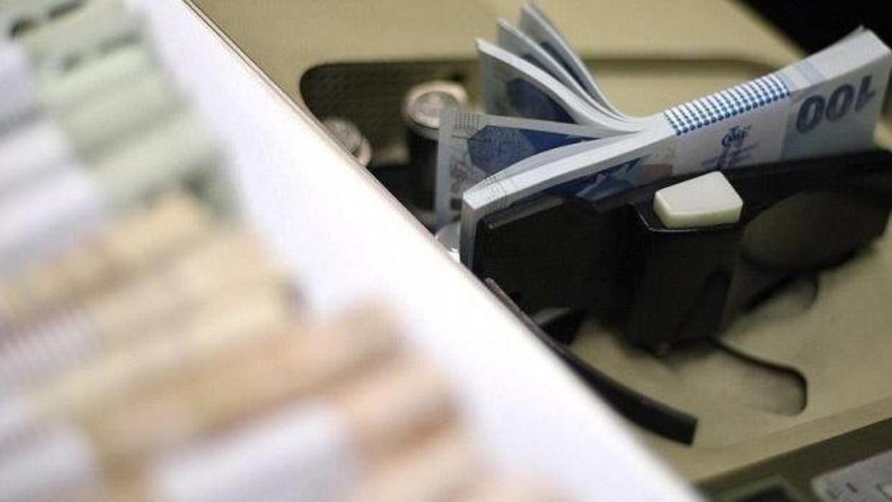 Yargıtay binası ve kanun kitapları görseli