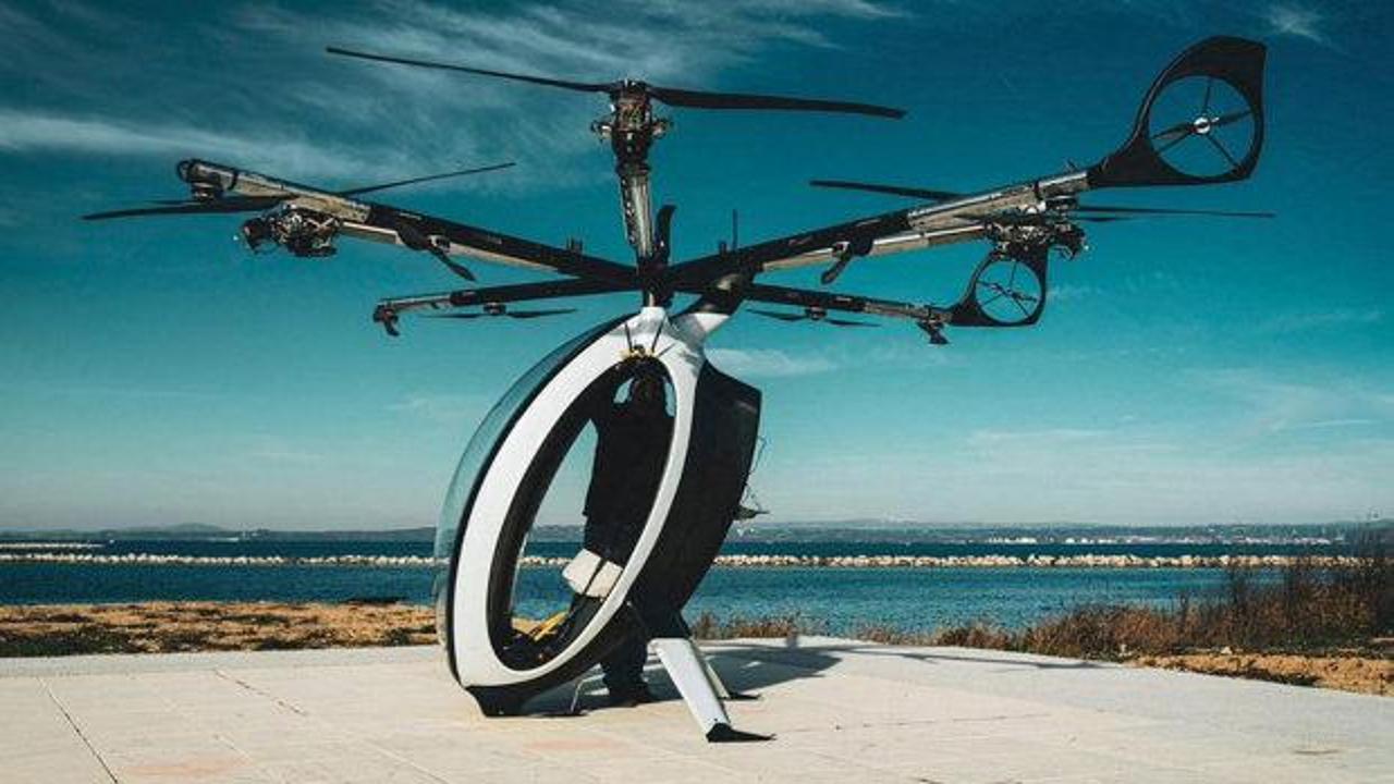 Pilot lisansı gerektirmeyen uçan scooter AirScooter'ın görseli.