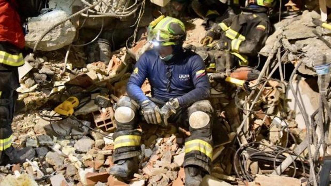 Venezuela'da deprem sonrası hasar gören binalar ve arama kurtarma çalışmaları