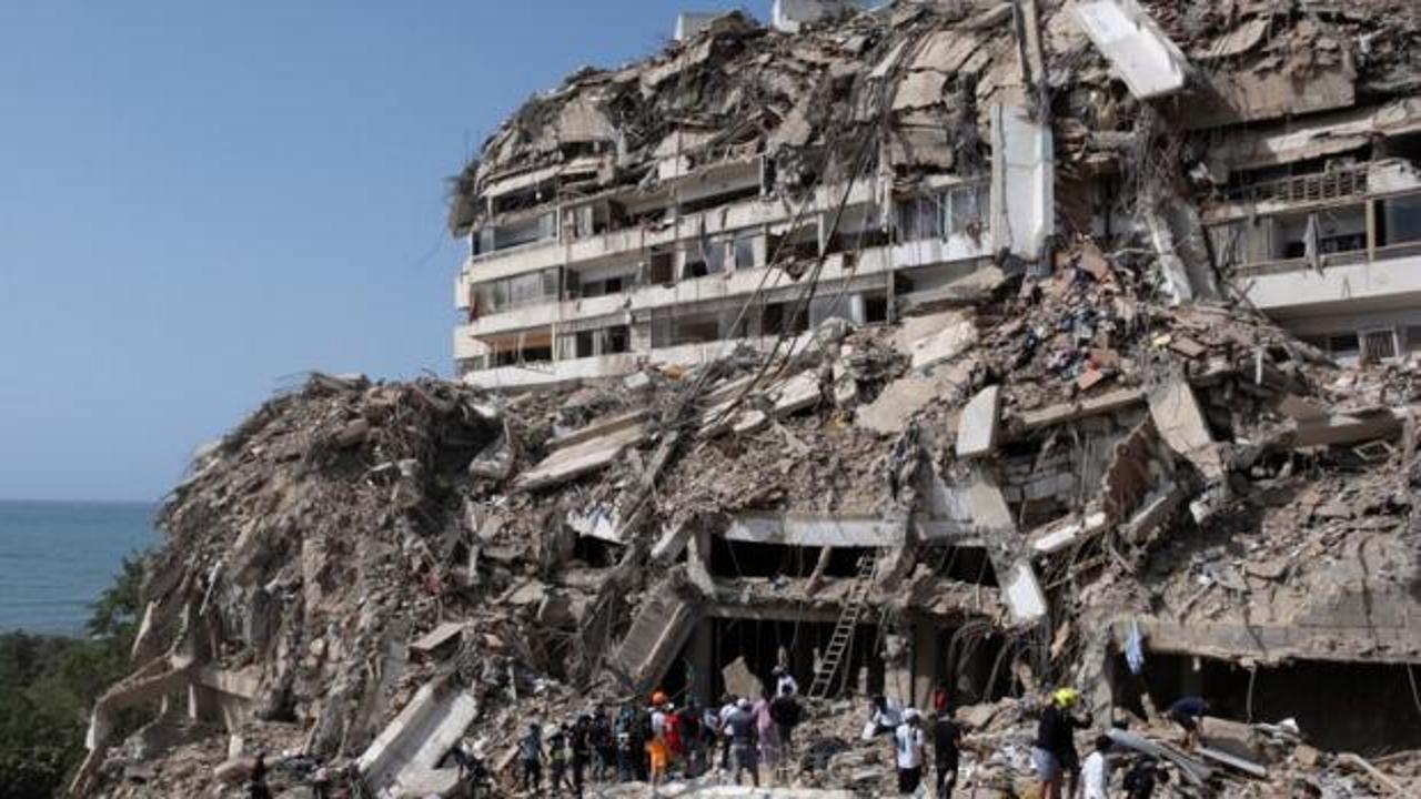 Venezuela'da deprem sonrası hasar gören binalar