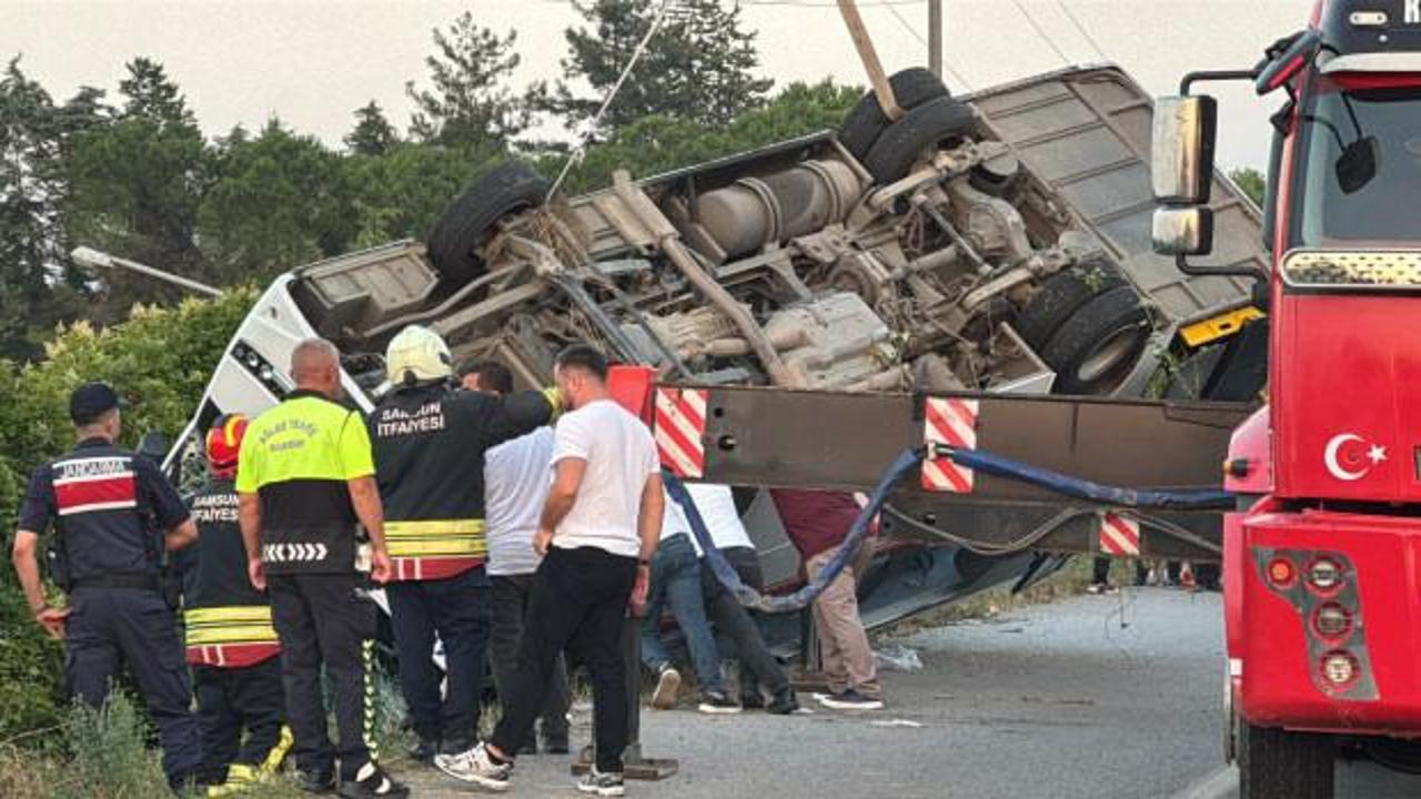 Samsun&rsquo;da &ouml;zel halk otob&uuml;s&uuml; şarampole devrildi: 21 yaralı
