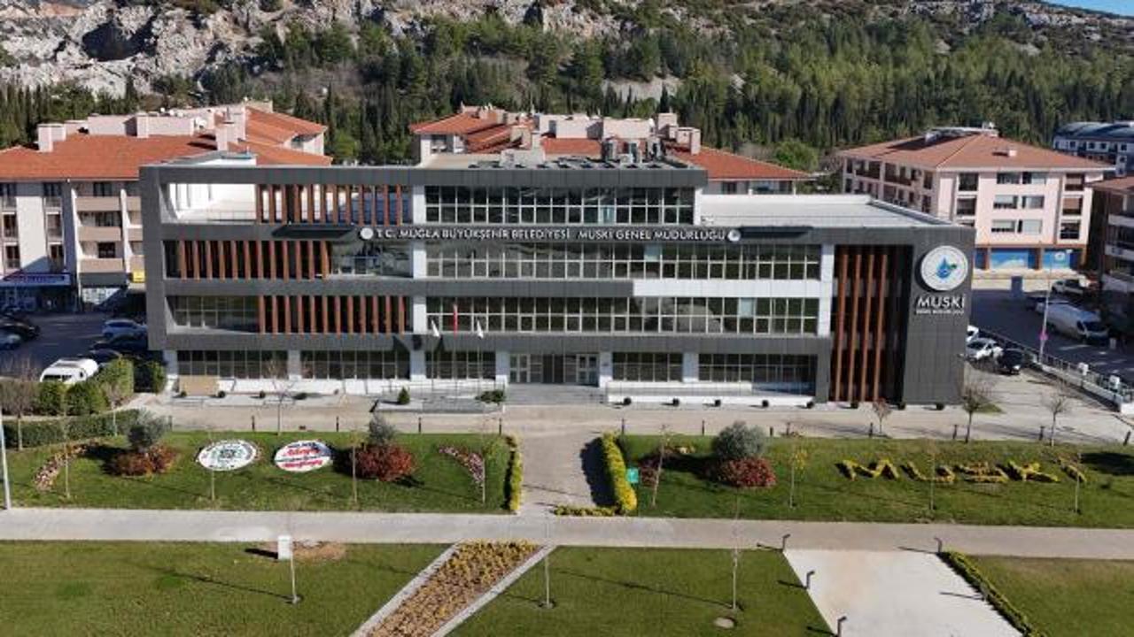 Kanalizasyona atılan yabancı maddeler taşkına neden oldu: Ekiplerden anında m&uuml;dahale