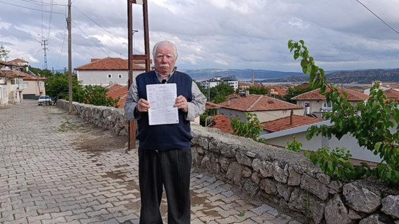 Emekli adamı tuzağa d&uuml;ş&uuml;rd&uuml;ler! 'Yiyecek ekmek paramız kalmadı' diyerek yardım istedi