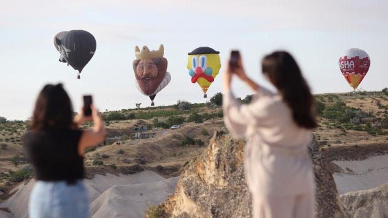 G&ouml;ky&uuml;z&uuml; rengarenk fig&uuml;rler ile şenlendi: 7. Kapadokya Balon Festivali başladı
