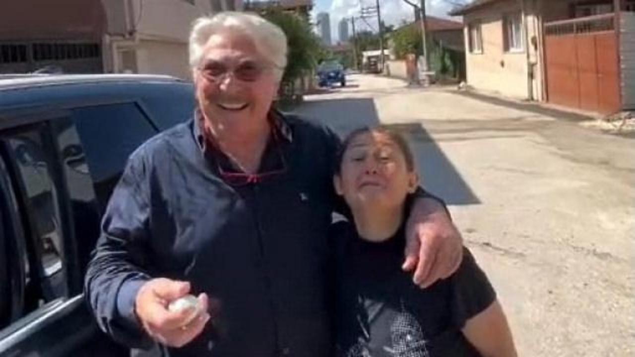 Erdal Özyağcılar'a yol sorarken organik yumurta hediye edildiği an