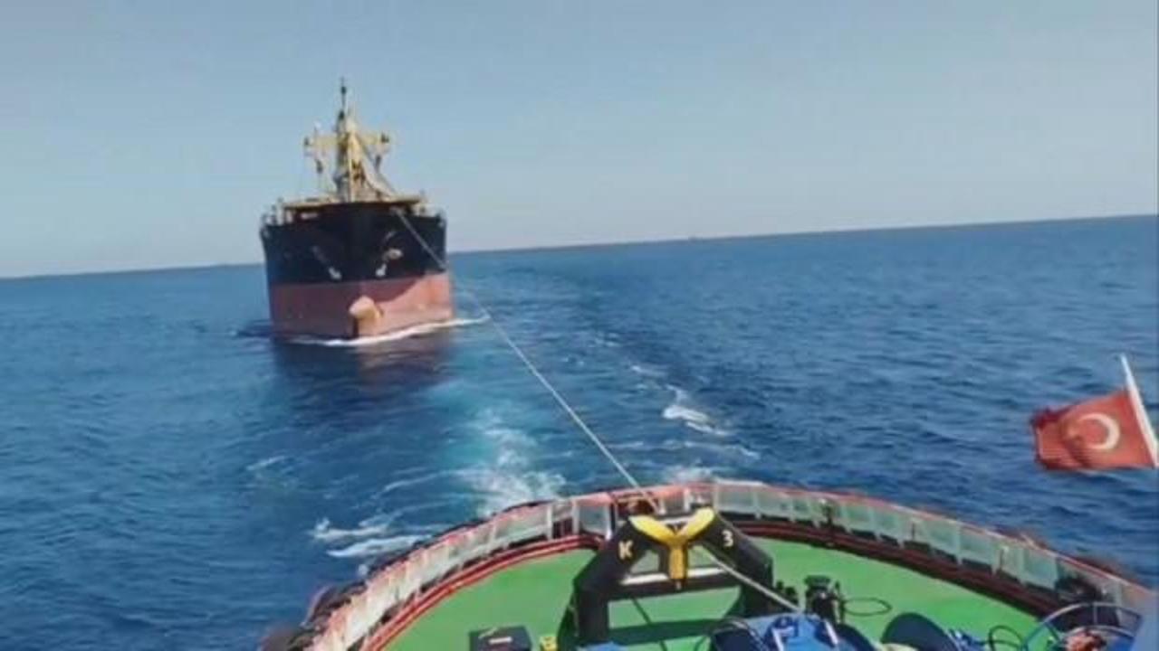 İstanbul'da Arızalanan Kuru Yük Gemisi Türkeli Demir Sahası'na Çekildi