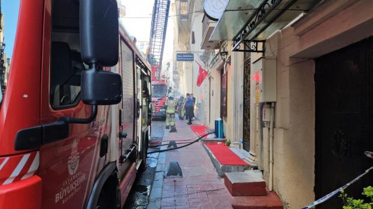 İstiklal Caddesi'nde alışveriş merkezinde yangın