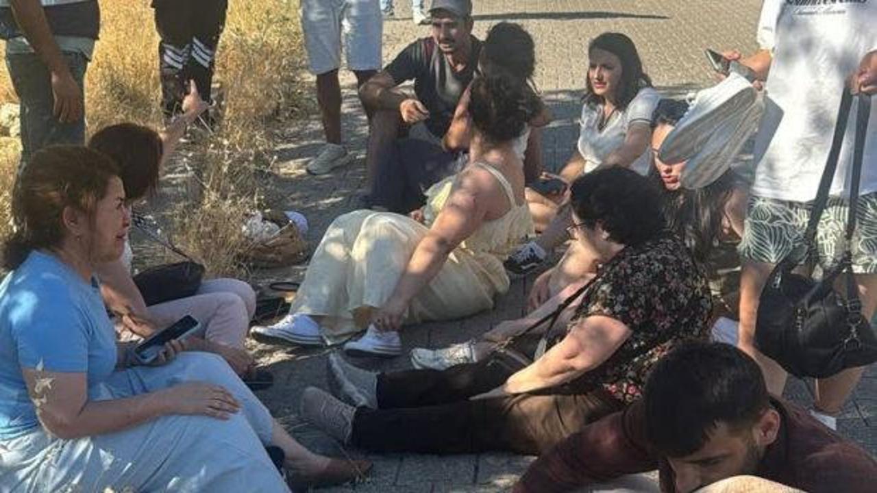 Kahta'da turistleri taşıyan minib&uuml;s devrildi: &Ccedil;ok sayıda yaralı var