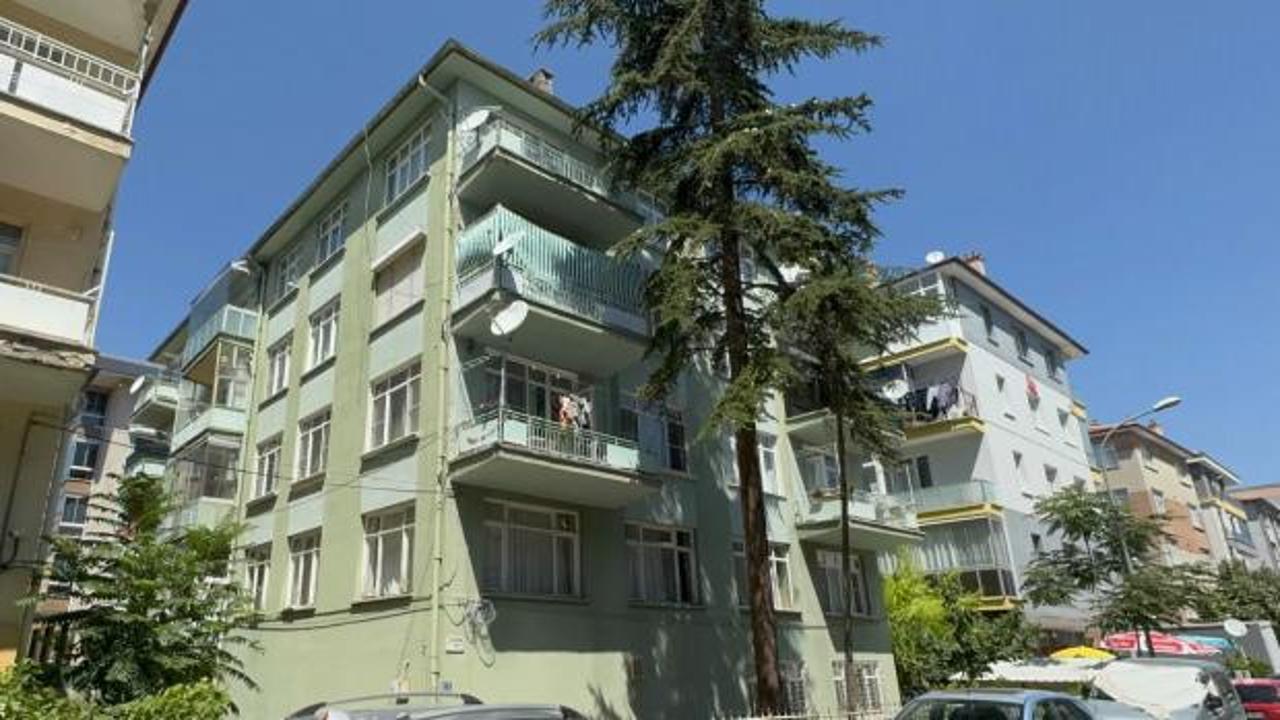 Kiracı tartıştığı apartman y&ouml;neticisini bı&ccedil;akladı