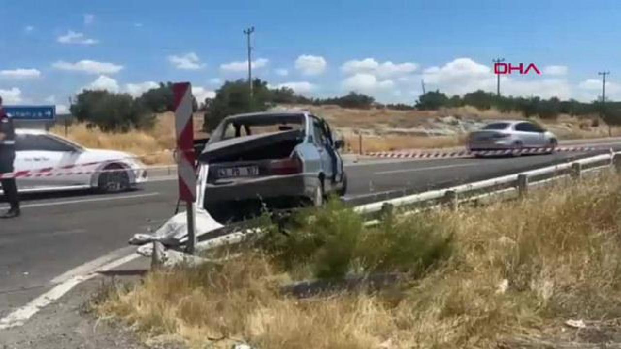 K&uuml;tahya'da iki otomobil &ccedil;arpıştı; 1 &ouml;l&uuml;, 1'i &ccedil;ocuk 4 yaralı