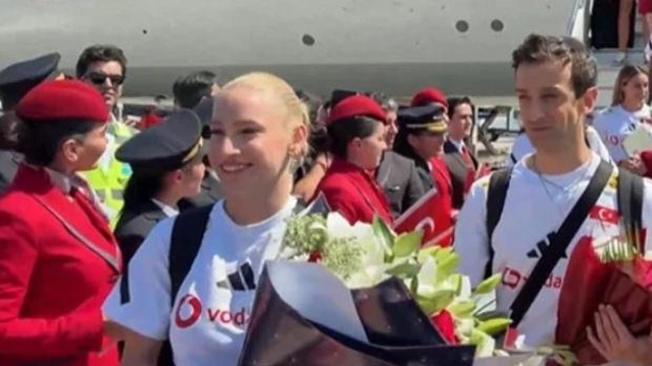 Milletler Ligi şampiyonu olan Filenin Sultanları, yurda d&ouml;nd&uuml;! Coşkuyla karşılandılar